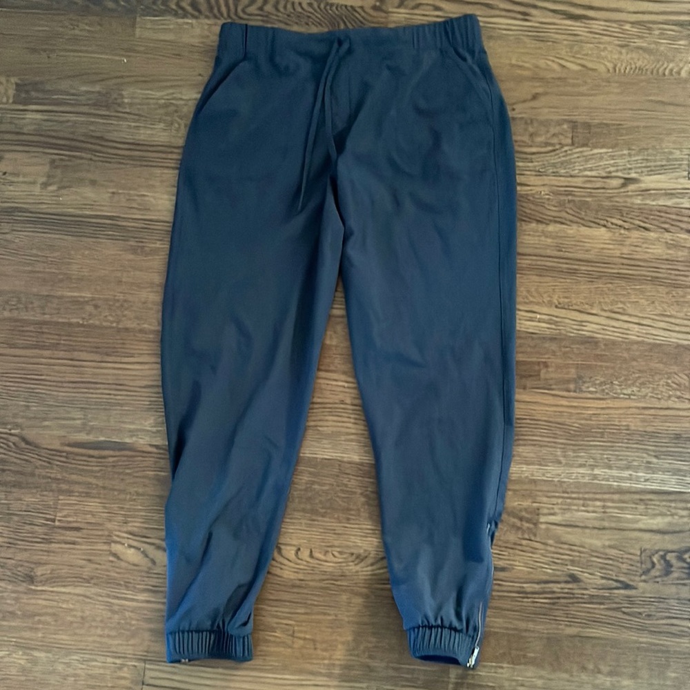 Albion joggers charcoal size small
